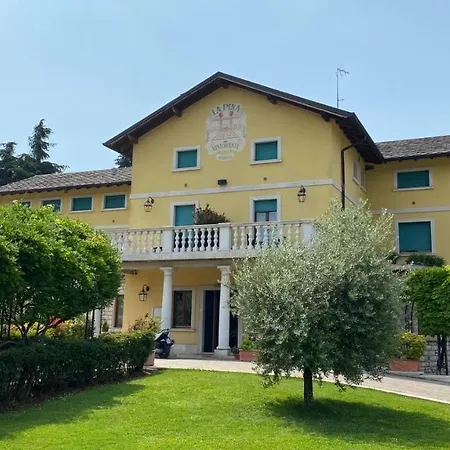 La Pina Hotel