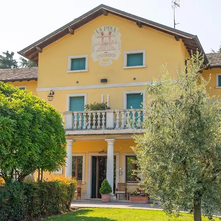 La Pina Hotel